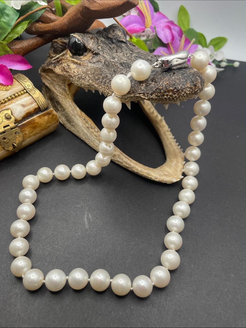 Cultured peals hand knotted with 925 clasp B3
